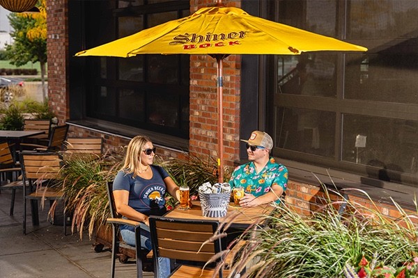 charcoal grey patio umbrella Outsunny 9' Outdoor with UPF 30+, Easy Tilt & Vented Canopy size-51 foot square or 10 Windward Glass 42